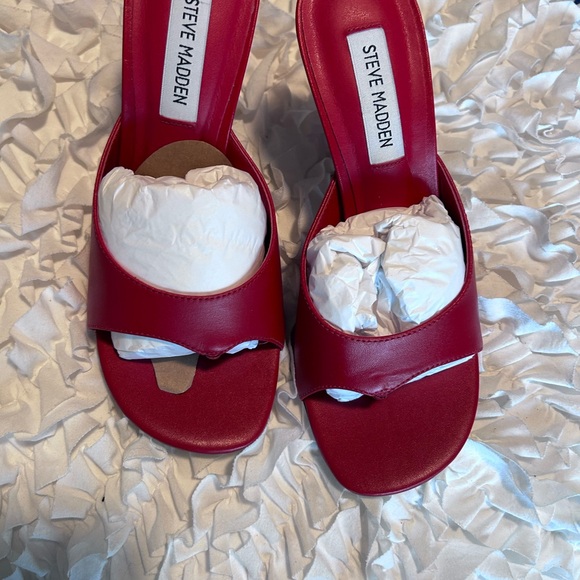 STEVE MADDEN • Red Leather Slip On Heel Sandal • 7.5 - Picture 3 of 10